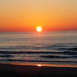 Accommodatie ligt op het strand, wit zand