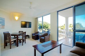 32-inch flat-screen TV with satellite channels, TV, DVD player - at Whitsunday Vista Holiday Apartments (Airlie Beach)