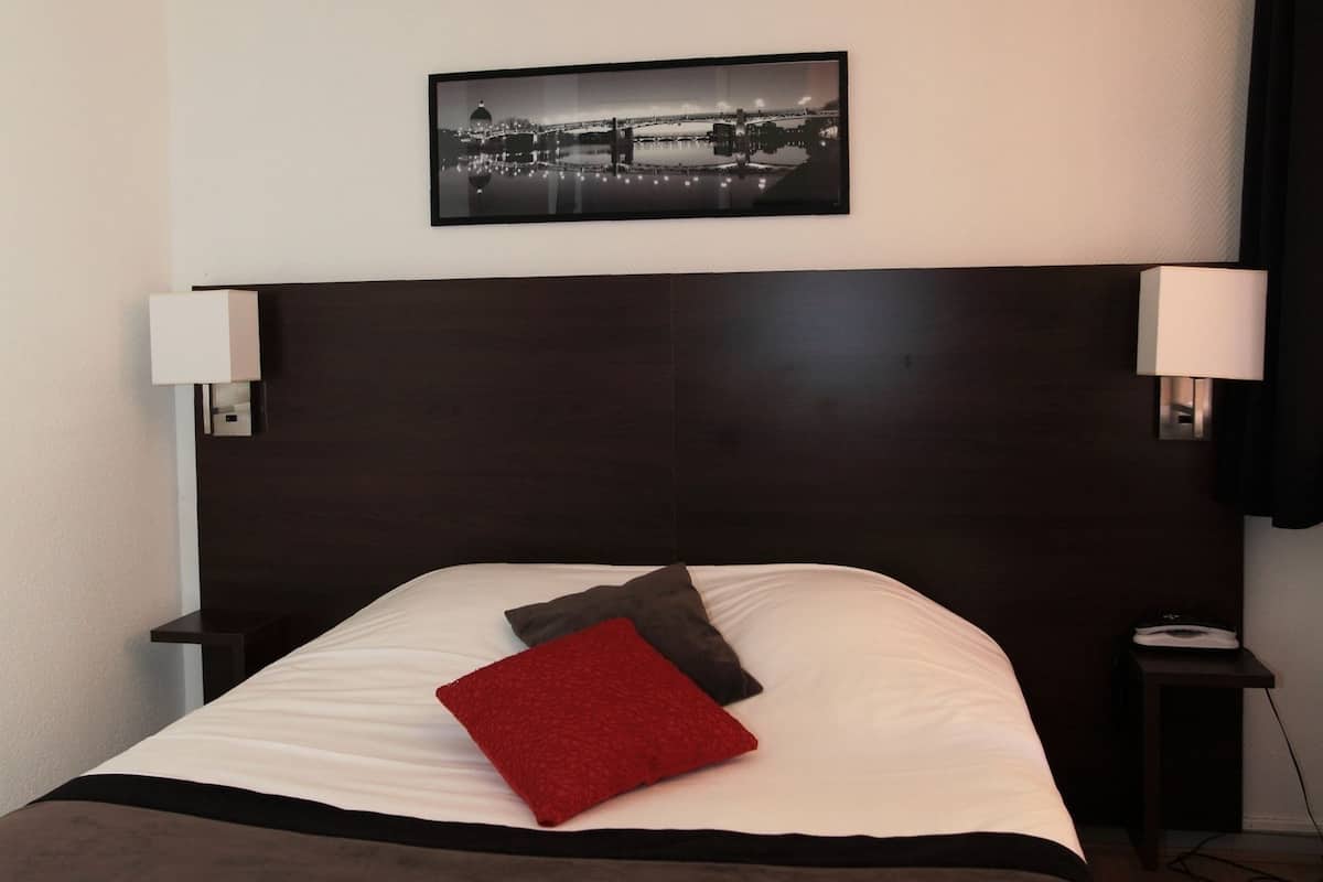 Literie de qualité supérieure, coffres-forts dans les chambres, bureau