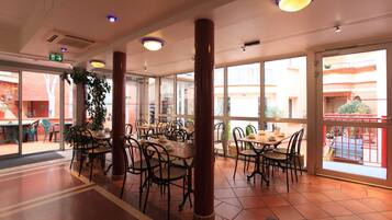 Daily buffet breakfast (EUR 8.90 per person)