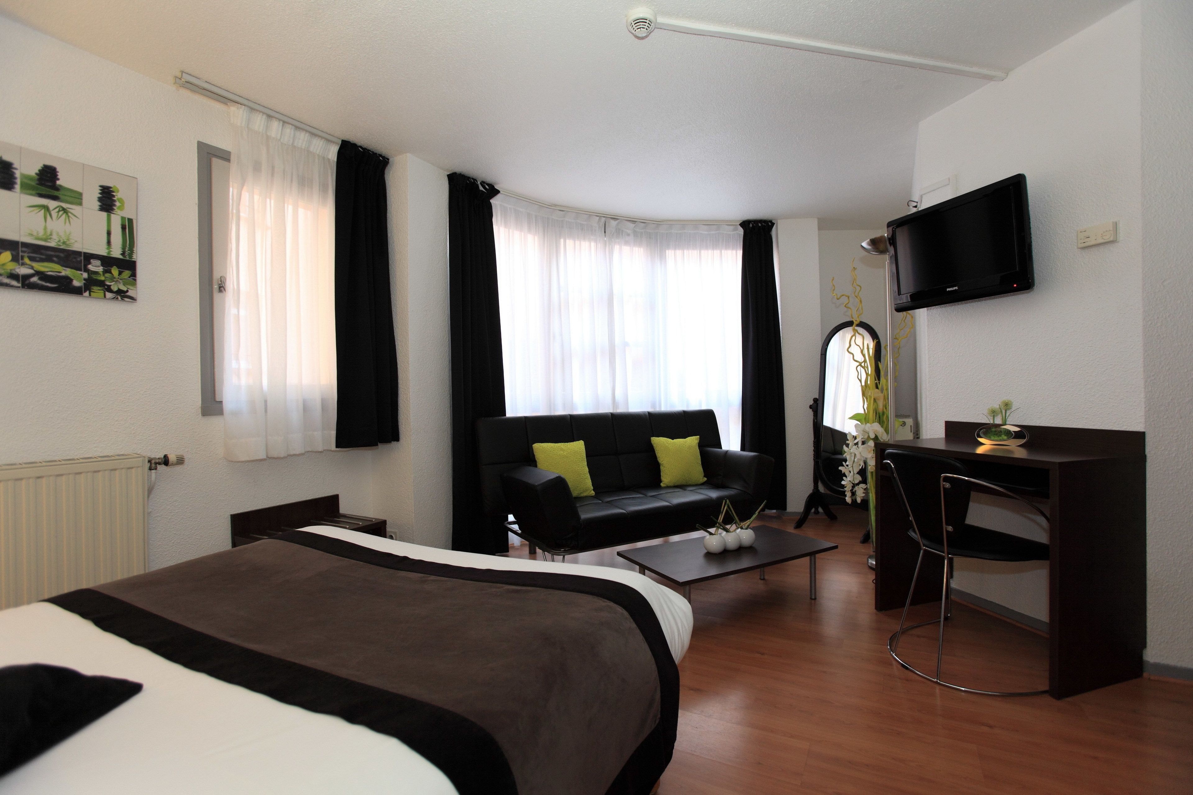 Suite | Ropa de cama de alta calidad y caja de seguridad en la habitación 