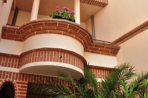 Front of property - Castellane (Toulouse)