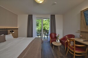 Hypo-allergenic bedding, pillow-top beds, minibar, in-room safe - Hotel zur Post 3 Sterne S Altenahr (Altenahr)