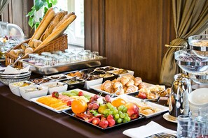 Desayuno buffet diario (PLN 80 por persona)