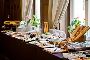 Daily buffet breakfast for a fee - Platinum Palace Boutique Hotel & SPA (Wroclaw)