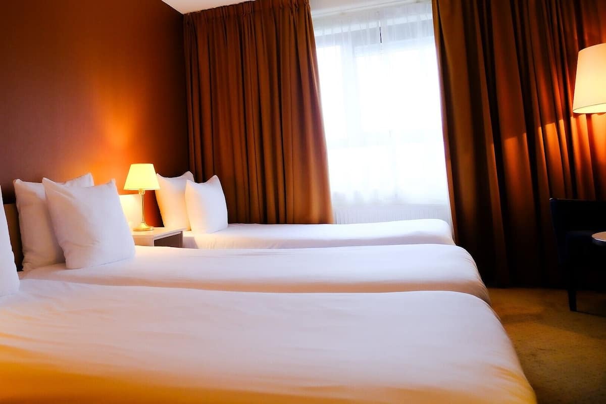 Basic Triple Room, 3 Twin Beds | Individually decorated, individually furnished, desk, soundproofing