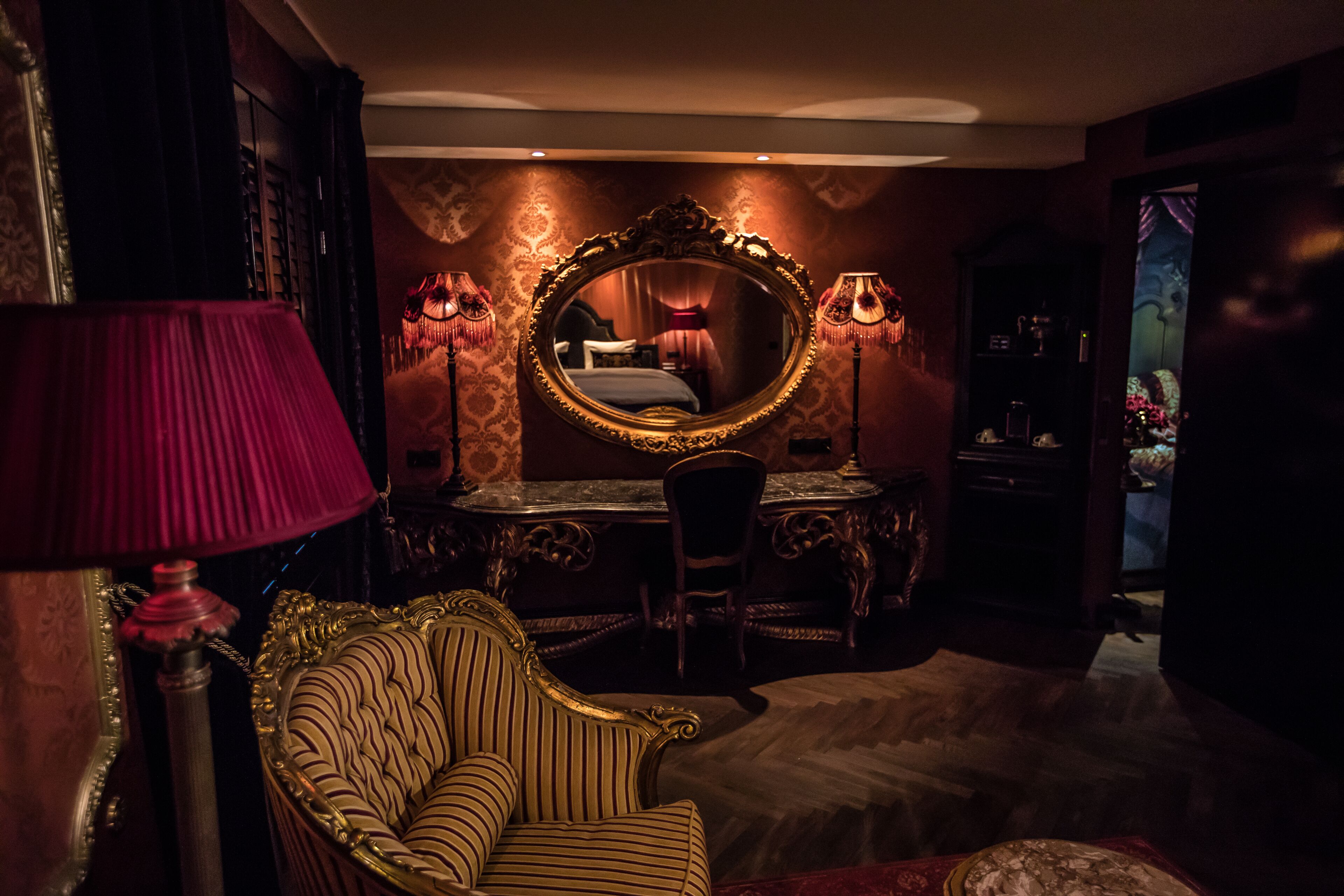 romantic suite (boudoir) | living area | 116-cm flat-screen tv with cable channels, tv