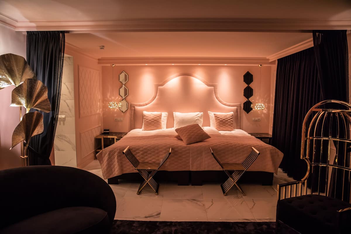 Suite Grand (Emperor) | 1 habitación, decoración personalizada, muebles diferentes y escritorio