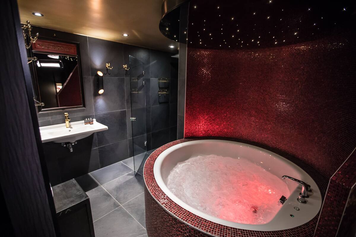 city suite (hong kong) | bathroom shower