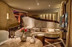 Presidential Suite | Individually decorated, individually furnished, desk, soundproofing