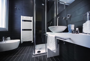 Camera Superior | Bagno | Soffione a pioggia, set di cortesia gratuito, asciugacapelli, bidet
