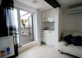 Svíta | Stofa | 37-tommu LCD-sjónvarp með gervihnattarásum, sjónvarp.