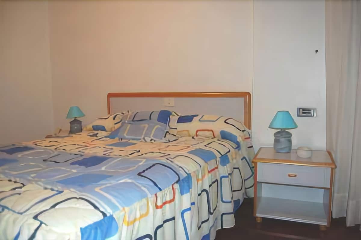 Single Room | Desk, free WiFi, bed sheets