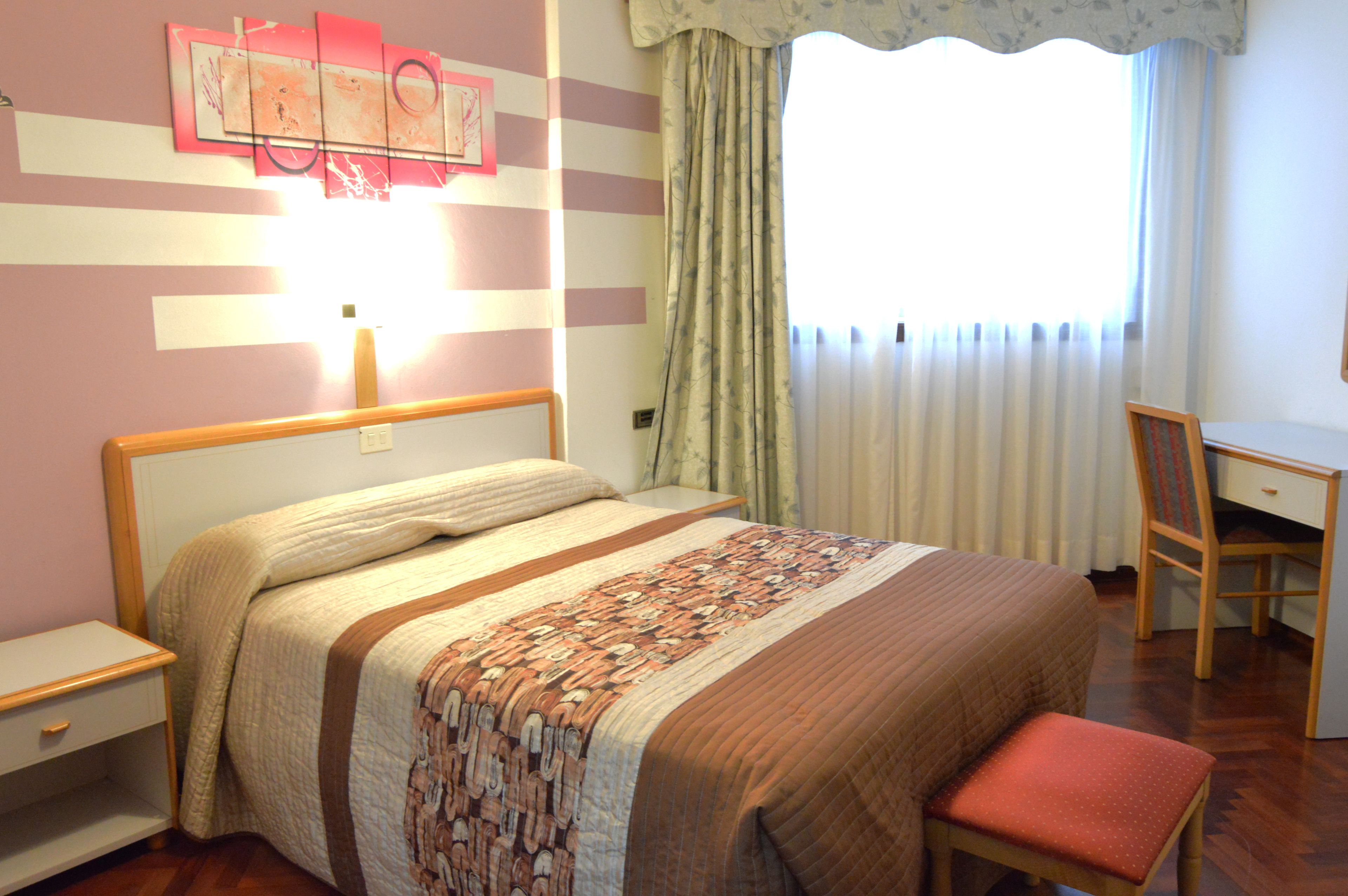 Double Room | Desk, free WiFi, bed sheets