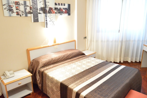 Doppelzimmer | Schreibtisch, kostenloses WLAN, Bettwäsche