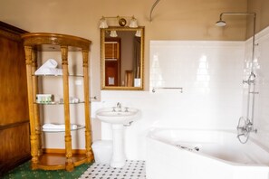 Combined shower/tub, jetted tub, free toiletries, hair dryer