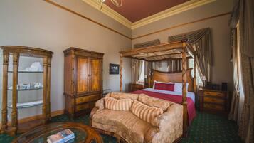 Superior Room | Minibar, desk, laptop workspace, blackout drapes