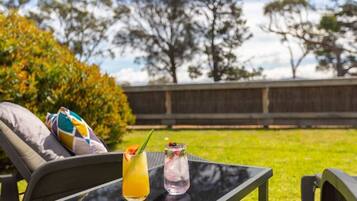 Harbour View Two Bedroom Apartment | Terrace/patio
