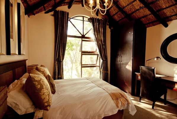 奢华客房 | 客房内保险箱、办公桌、免费婴儿床、折叠床/加床(额外收费)