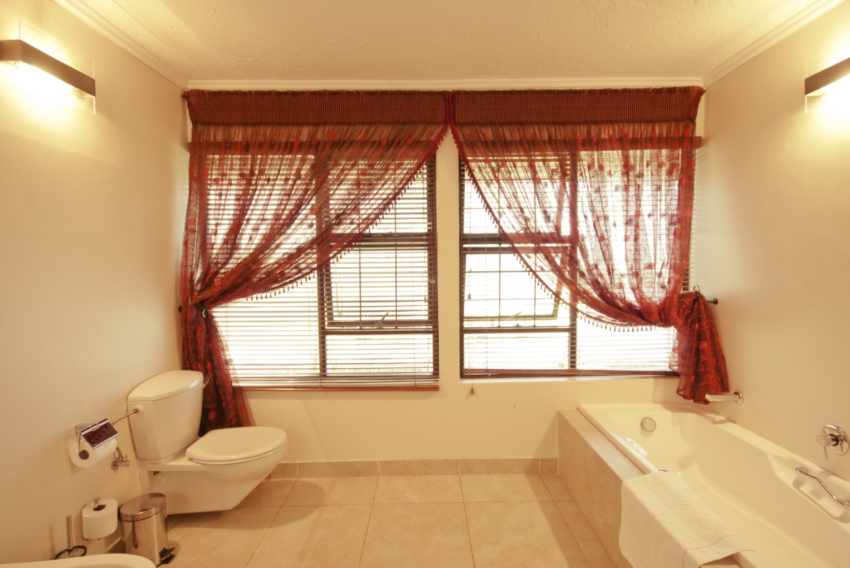 A bathroom with a toilet, sink, and bathtub.