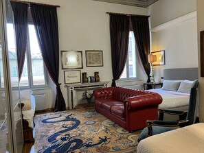 ห้องจูเนียร์สตูดิโอสวีท | ผ้าปูที่นอน Frette จากอิตาลี, เครื่องนอนระดับพรีเมียม, มินิบาร์