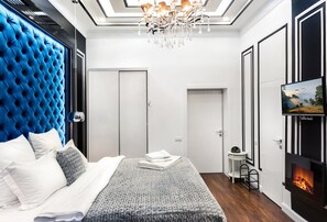 Design Studio Suite, 1 King Bed | Tempur-Pedic beds, in-room safe, individually decorated