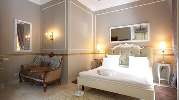 Apartamento superluxo, 1 cama King | Camas Tempur-Pedic, cofres nos quartos, individualmente decorados