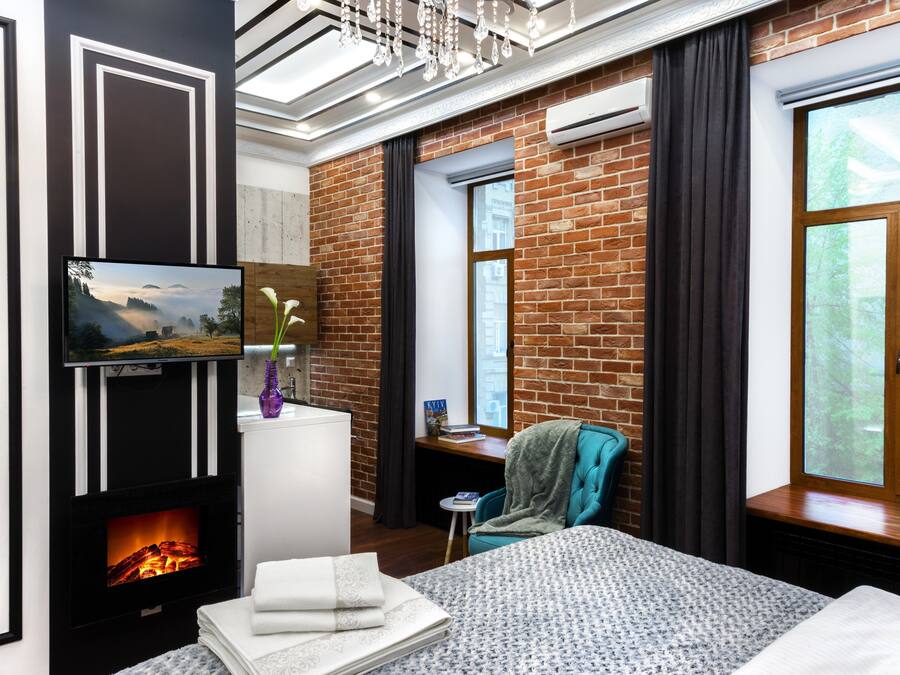 Tempur-Pedic beds, in-room safe, individually decorated