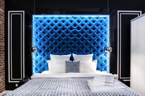 Design Studio Suite, 1 King Bed | Tempur-Pedic beds, in-room safe, individually decorated