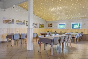 Café da manhã com buffet todos os dias mediante uma taxa