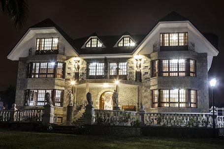 Exterior. Hotel Antoyana