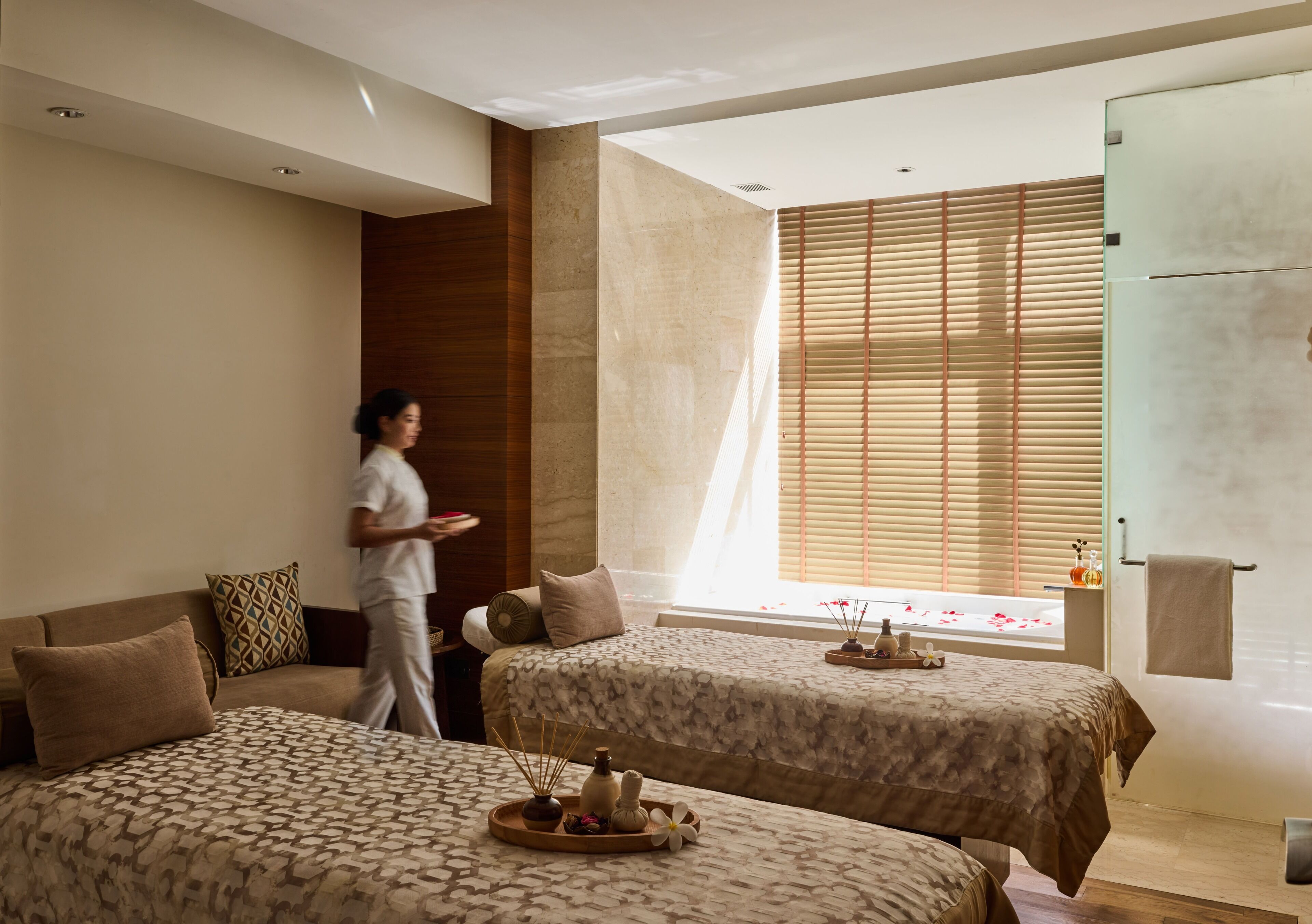 Phòng trị liệu đôi, phòng tắm hơi, tr ị liệu toàn thân 