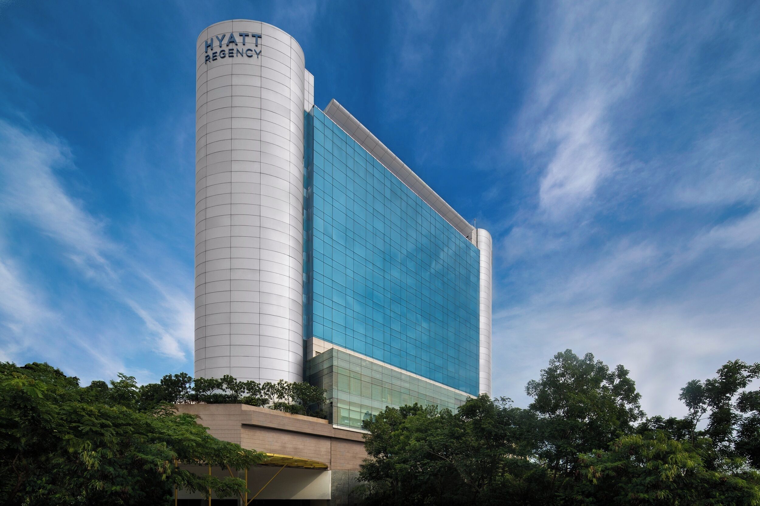 Overnatningsstedets facade – aften/nat