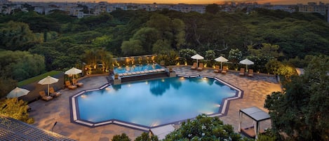 Outdoor pool, sun loungers