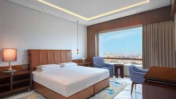 Premium bedding, in-room safe, desk, laptop workspace