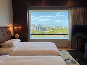 Premium bedding, in-room safe, individually furnished, desk - Hyatt Regency Chennai (Chennai)