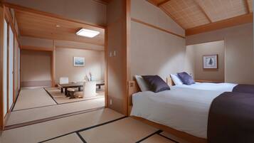 Suite with Tatami Area | In-room safe, desk, WiFi, bed sheets