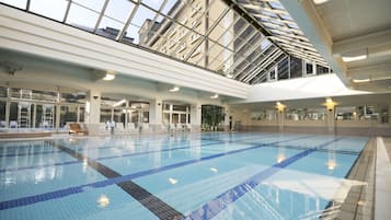 Indoor pool, seasonal outdoor pool, pool loungers