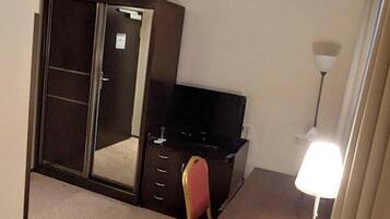 Mini Single Room | Hypo-allergenic bedding, minibar, in-room safe, desk