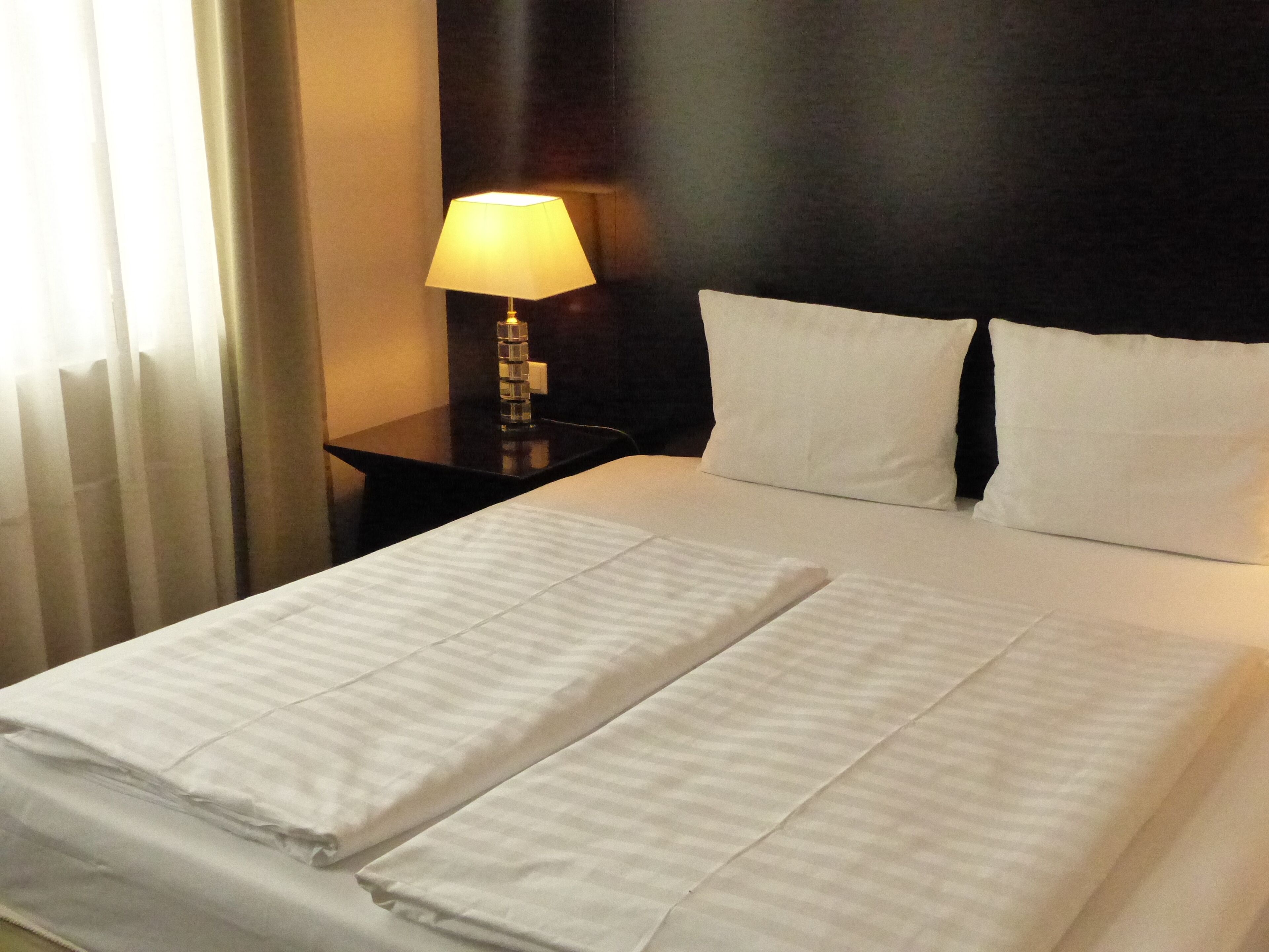 hypo-allergenic bedding, minibar, in-room safe, desk