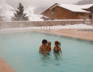 Indoor pool, outdoor pool, open 8 AM to 10:00 PM, pool umbrellas - The Tamarack Club (Ellicottville)