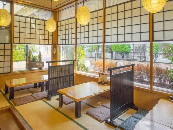 Breakfast, lunch and dinner served