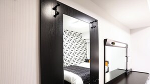 Down comforters, desk, laptop workspace, WiFi (free) - APA Hotel Kitakami Ekinishi (Kitakami)