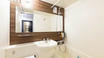 Combined shower/bathtub, deep-soaking bathtub, free toiletries