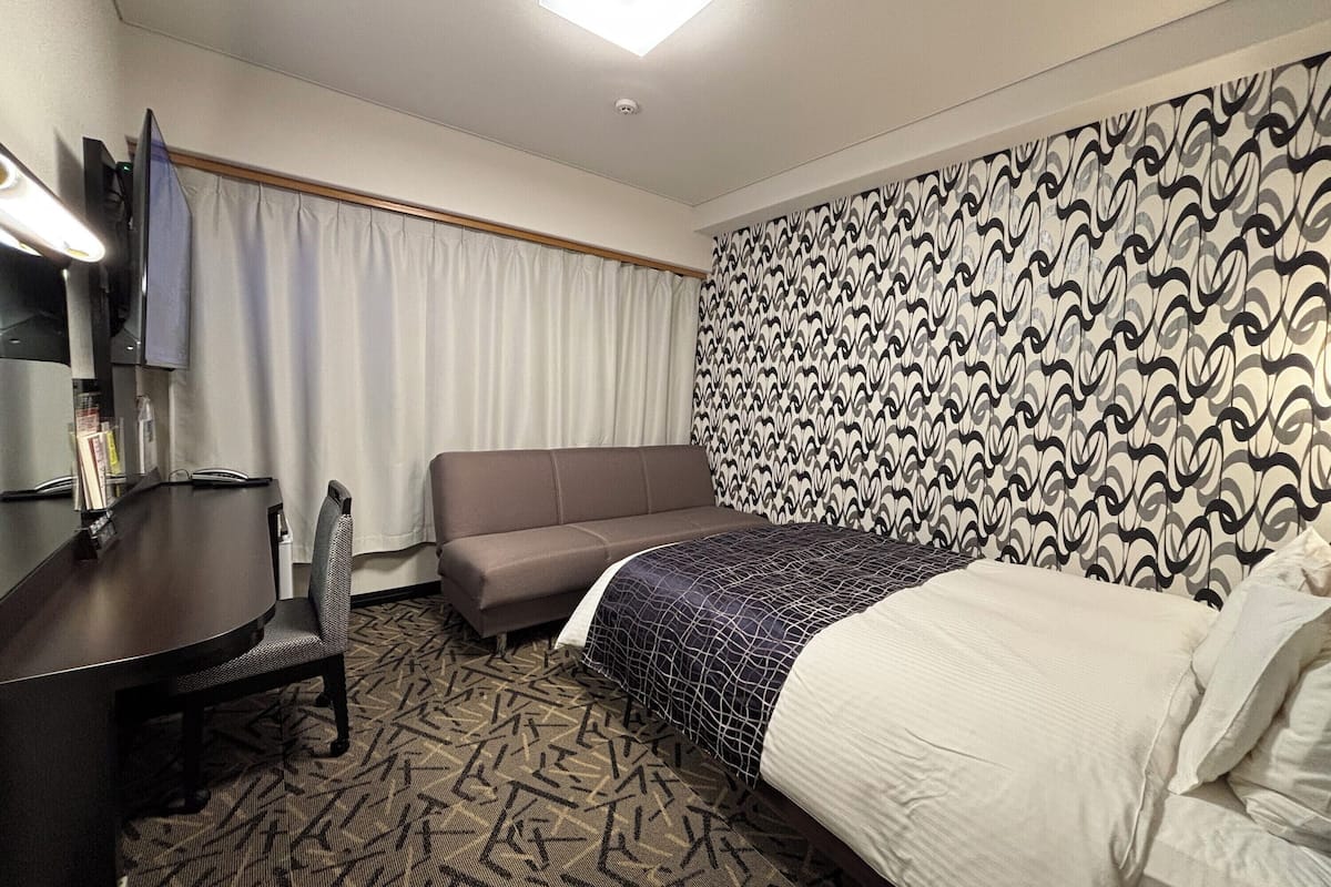 Desk, free WiFi, bed sheets