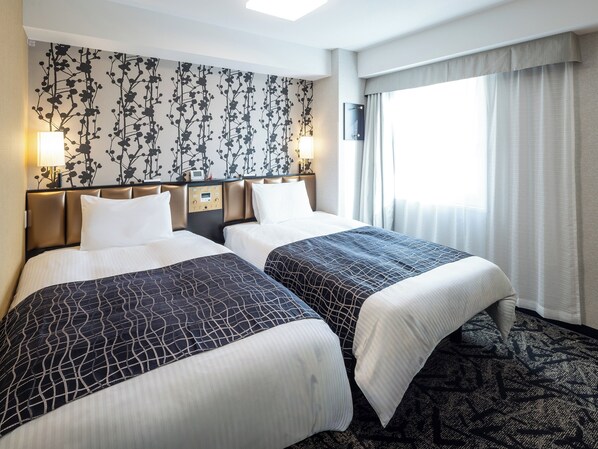 Desk, blackout curtains, soundproofing, free WiFi