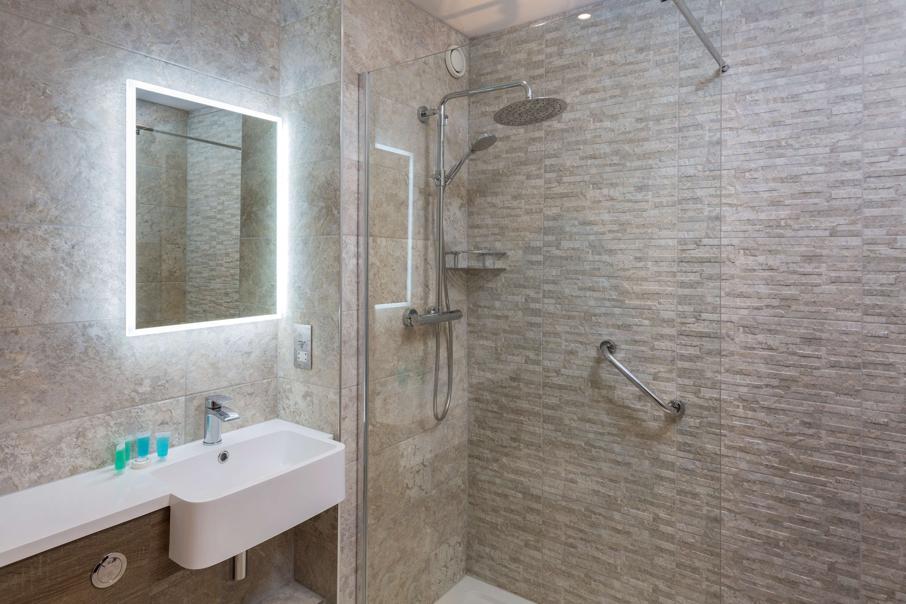 1 bedroom, egyptian cotton sheets, premium bedding, down duvets