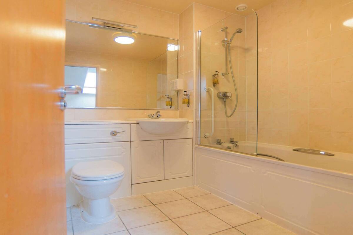 suite, 1 king bed, non smoking | 1 bedroom, egyptian cotton sheets, premium bedding, down duvets