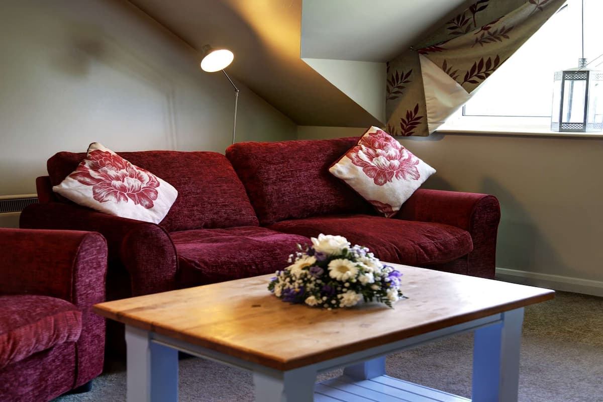 suite, 1 king bed, non smoking | 1 bedroom, egyptian cotton sheets, premium bedding, down duvets