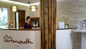 A reception area with a sign reading "The Dartmouth SPA". - Best Western The Dartmouth Hotel Golf & Spa (Totnes)